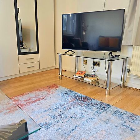 Bright & Spacious Home In Building With Lift, Right Next To Bayswater Station - Walk To Kensington Palace, Hyde Park, Little Venice & Notting Hill London Bagian luar foto