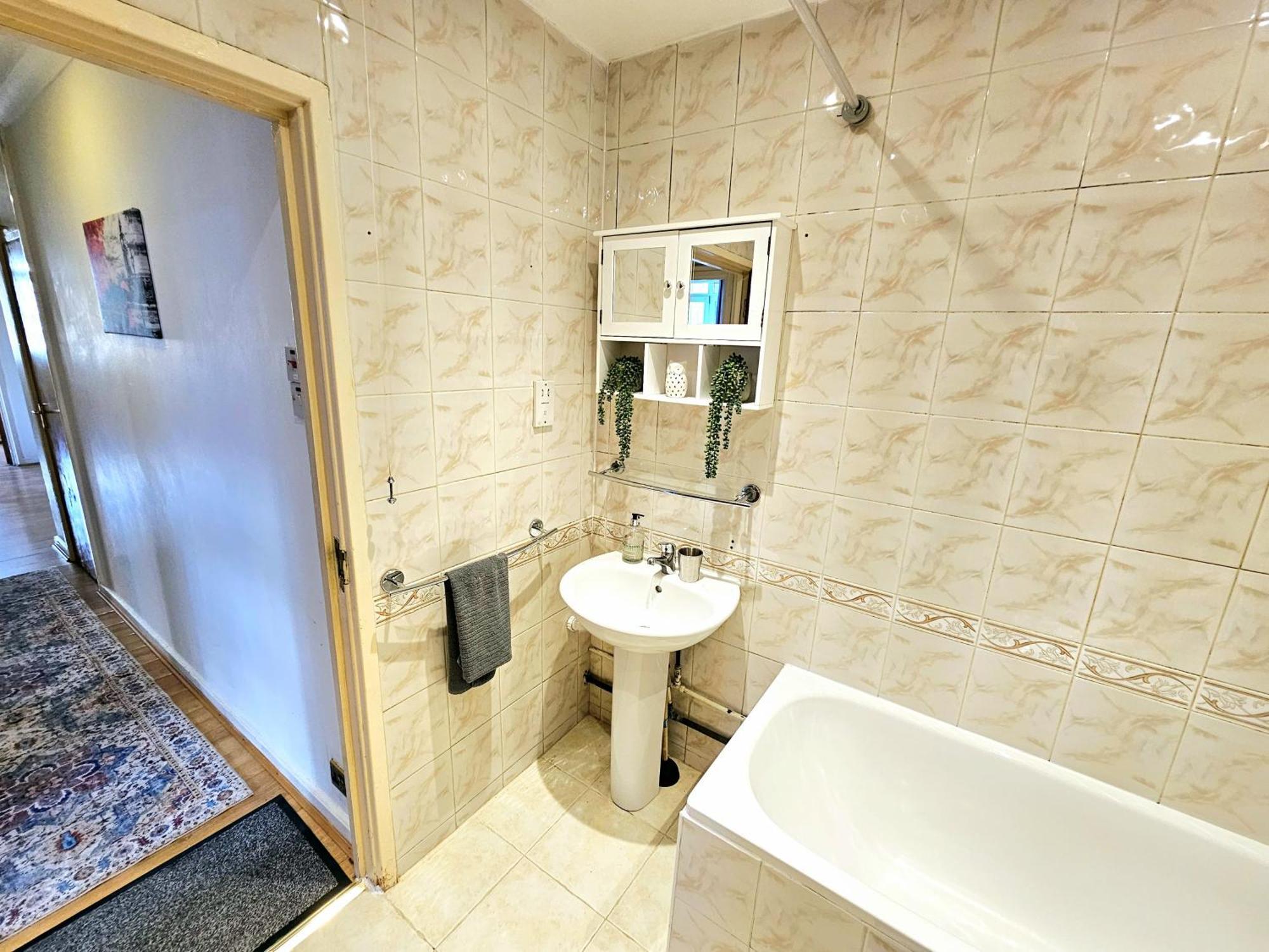 Bright & Spacious Home In Building With Lift, Right Next To Bayswater Station - Walk To Kensington Palace, Hyde Park, Little Venice & Notting Hill London Bagian luar foto